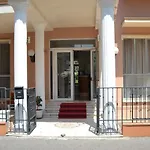 Caterina Hotel 3*